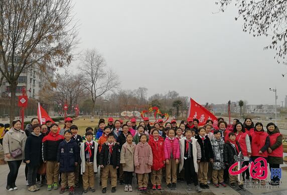 衛濱區人民路小學師生合影